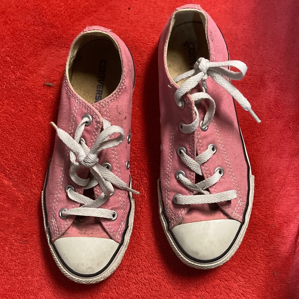 Converse Kids Pink Low-Top Canvas Sneakers with White Laces